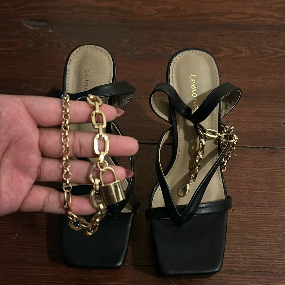 EUC CHAIN HEEL HEEL